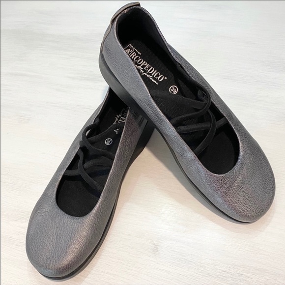A’rcopedico Metallic Flats - Picture 1 of 8